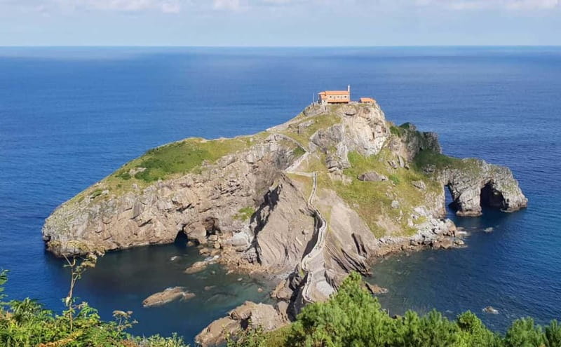 From Bilbao: Gaztelugatxe, Mundaka, and Guernica Tour - Guernica’s Tree of Gernika and the air shelters that changed everything