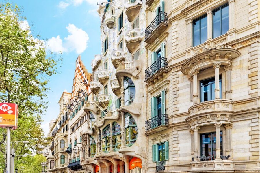From Costa Brava: Barcelona and Antoni Gaudí's Work Bus Tour - Key highlights worth planning around