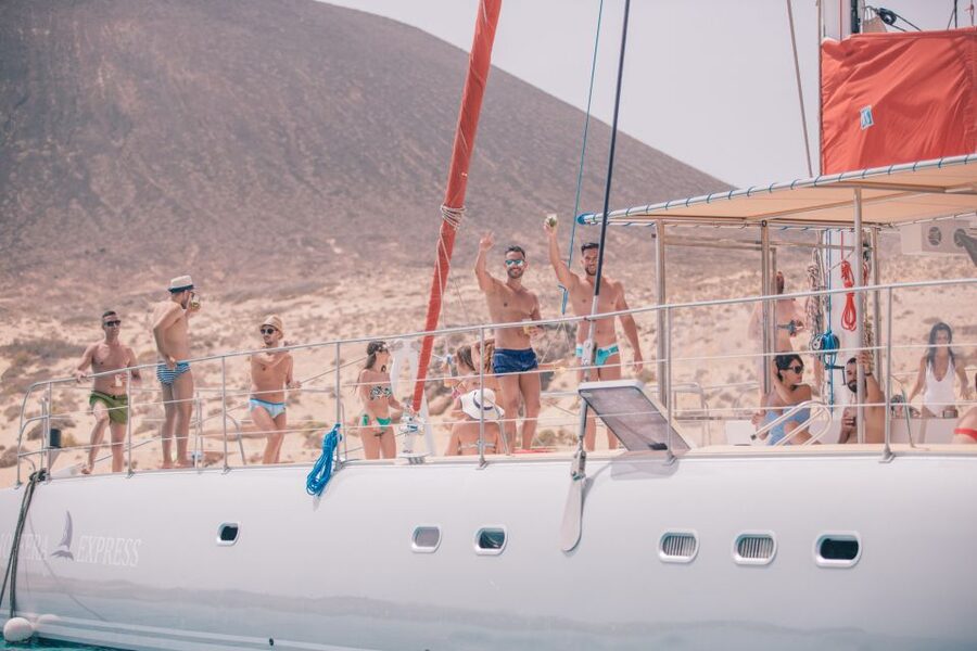 From Lanzarote: Sailing Day Trip Around La Graciosa - Return to Lanzarote: Another Ferry, Another Coach Ride