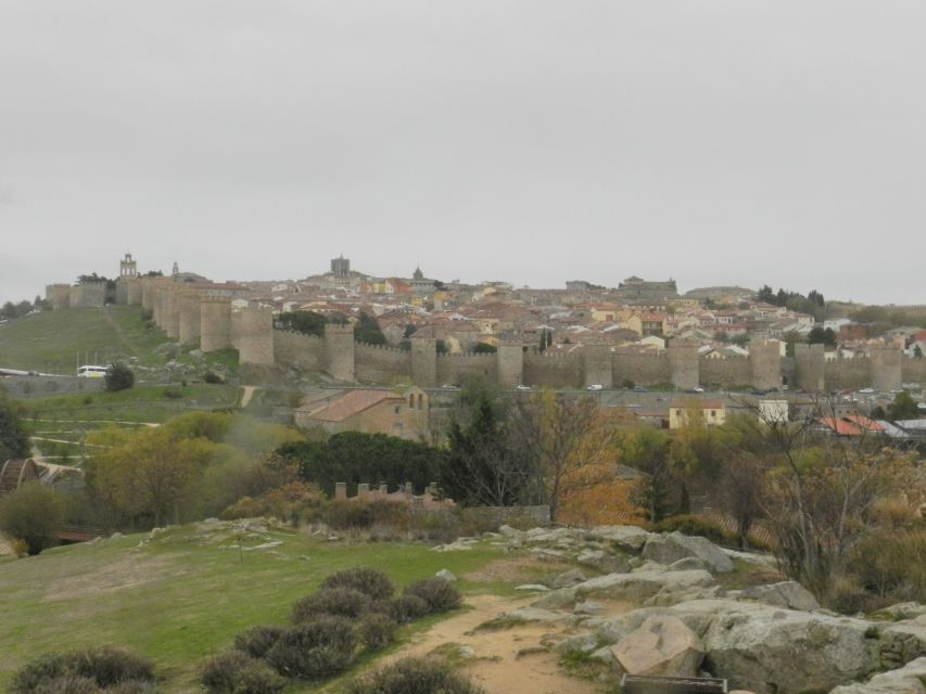 From Madrid: Ávila and Salamanca Guided Day Trip - How the guides shape your experience, and why humor helps on a long day