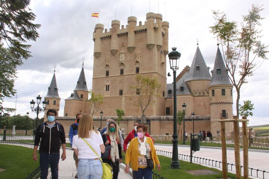 From Madrid: Avila and Segovia Full-Day Tour - The included tapa moment in Ávila, and how to handle lunch