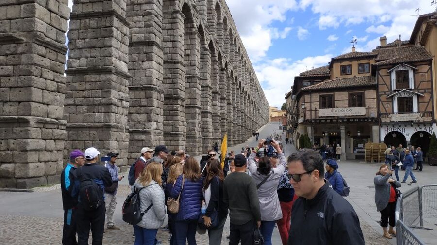 From Madrid: Ávila and Segovia Guided Day Trip - Stop 2: Segovia Old Town, the aqueduct, and that postcard geometry