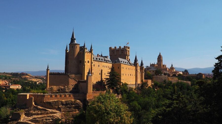 From Madrid: Ávila and Segovia Guided Day Trip - Who the guide format works for, and who it doesn’t