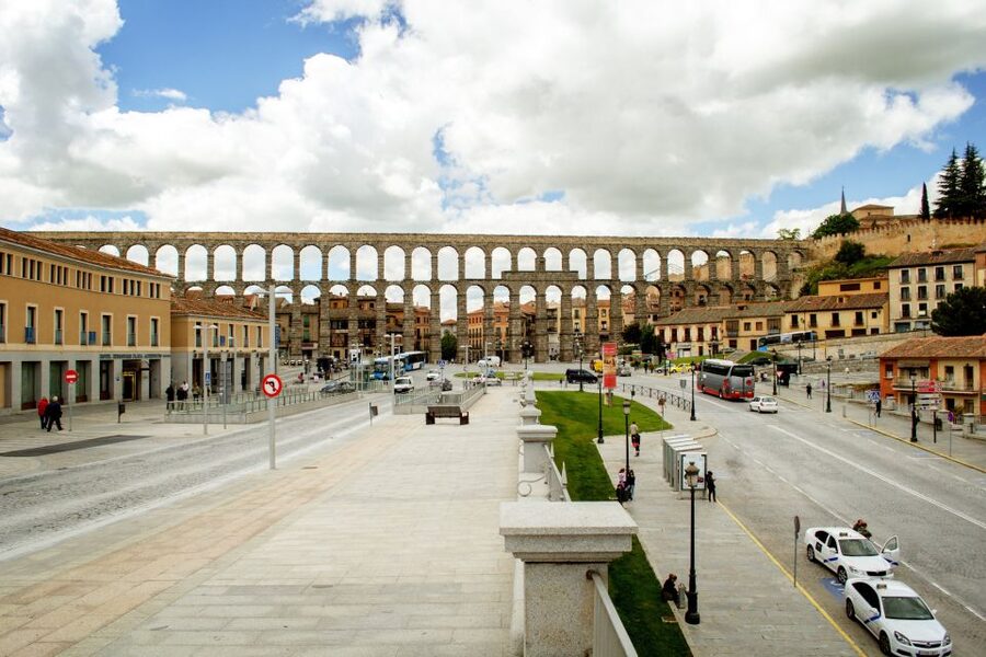 From Madrid: Avila & Segovia Day Tour with Monument Tickets - Walls of Ávila: the UNESCO circuit you actually get to use