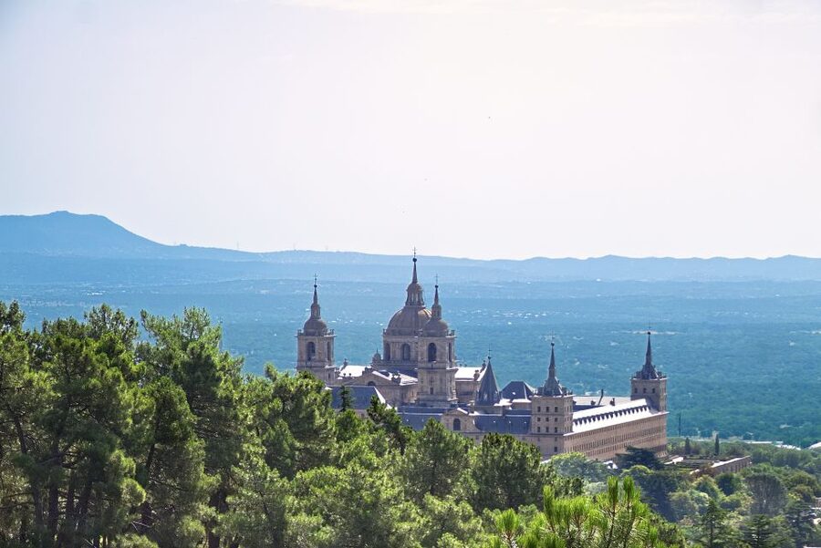 From Madrid: El Escorial and Valley's Basilica Half Day Tour - Who this tour is best for, and who should skip it