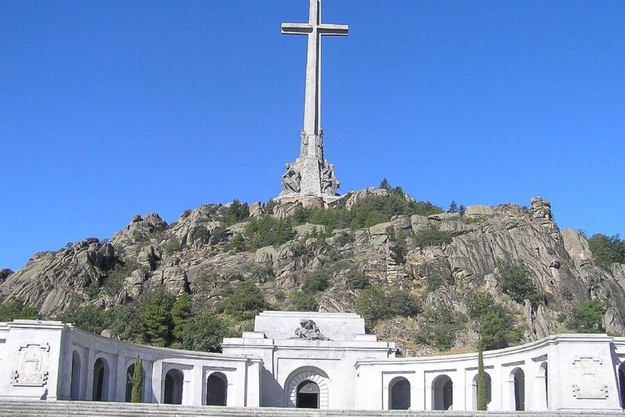 From Madrid: Escorial Monastery & Valley of the Fallen Trip - How guides, radio headsets, and pacing shape the tour quality