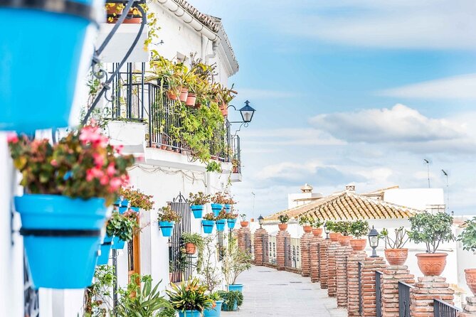From Madrid: Gems of Andalusia 6-Day Sightseeing Tour - Madrid start: the meeting point game plan