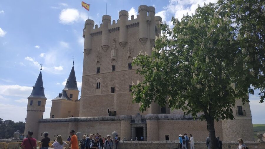 From Madrid: Guided Day Trip to Segovia and Toledo - Segovia first: Aqueduct, Plaza Mayor, and that fairytale Alcázar