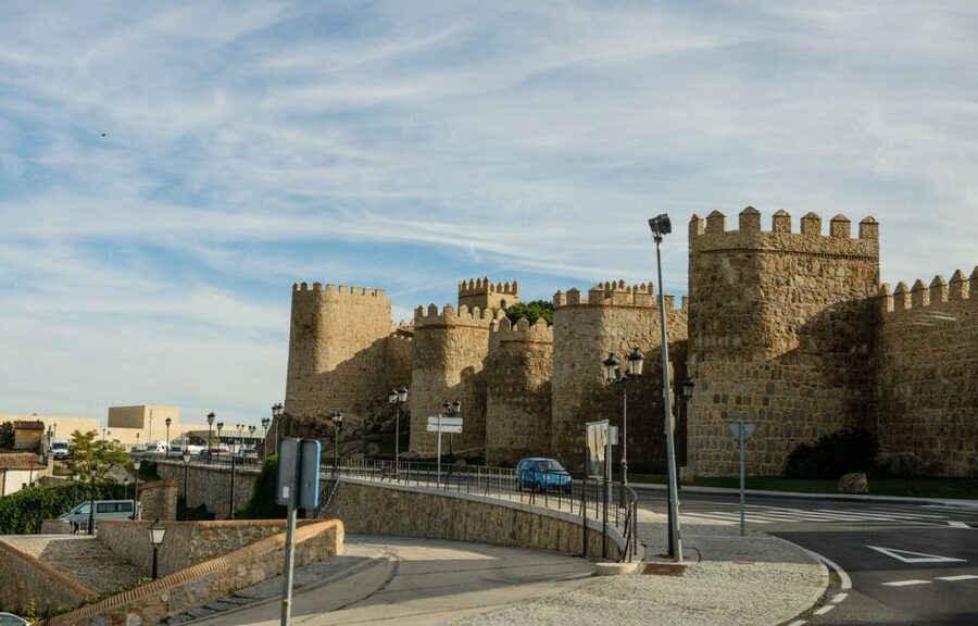 From Madrid: Segovia & Avila Day Trip with Optional Tickets - Ávila arrival: walking the old streets with the wall in view