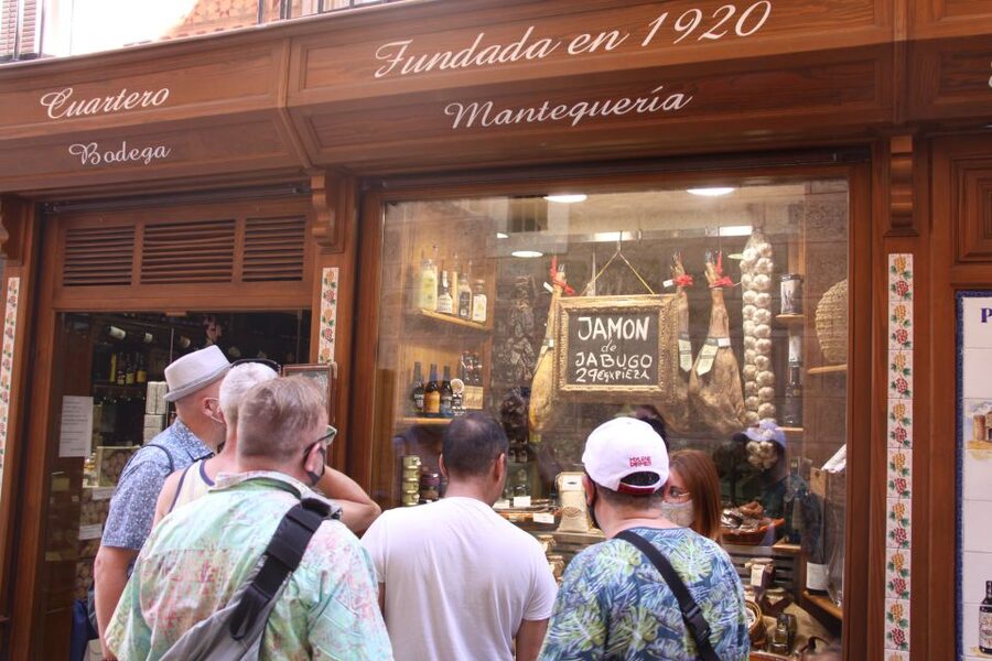 From Madrid: Toledo & Jewish Quarter Half-Day Tour - Toledo Cathedral and the Golden Retable, High Gothic at Its Most Photogenic