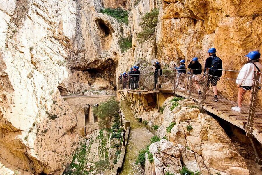 From Málaga: Caminito del Rey Guided Day Trip - The El Chorro break: short pause, useful reset, and how to plan food