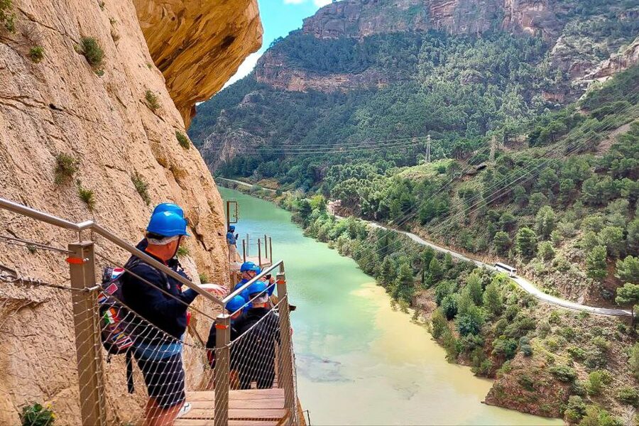 From Málaga: Caminito del Rey Guided Day Trip - Photo stops, heat, and what to pack so the day stays fun