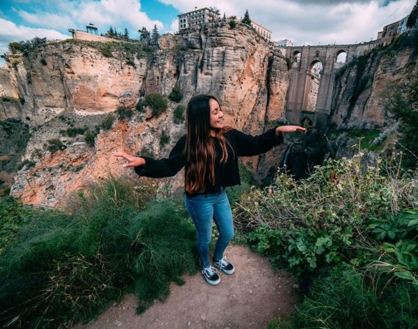 From Malaga: Ronda & Setenil de las Bodegas Day Trip - Who you’ll meet: guides and the Spanish-English rhythm