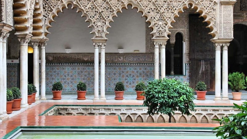 From Malaga: Seville Day Trip with Real Alcázar Tickets - Puerta de Jerez to Santa Cruz: your best chance to slow down
