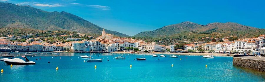 From Roses: Costa Brava Boat Tour to Cadaqués - Cadaqués walking time: Blue House, snacks, and wandering at ease