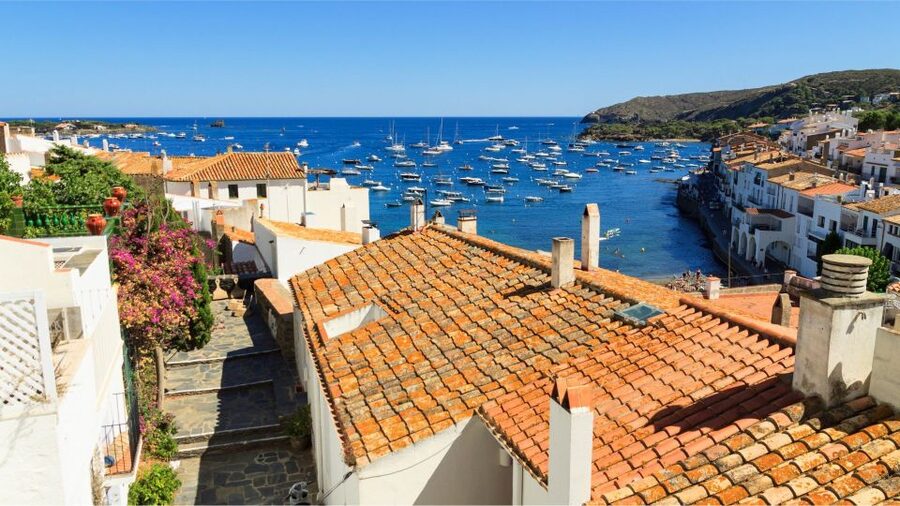 From Roses: Costa Brava Boat Tour to Cadaqués - On-board audio, bar service, and small practical tips