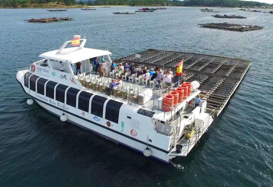 From Santiago: Tour to Rias Baixas with Boat Trip and Winery - Key points at a glance