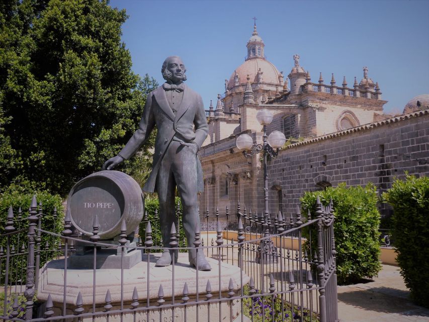 From Seville: Cadiz and Jerez de la Frontera Day Trip - El Pópulo and the cathedral area: history you can actually walk