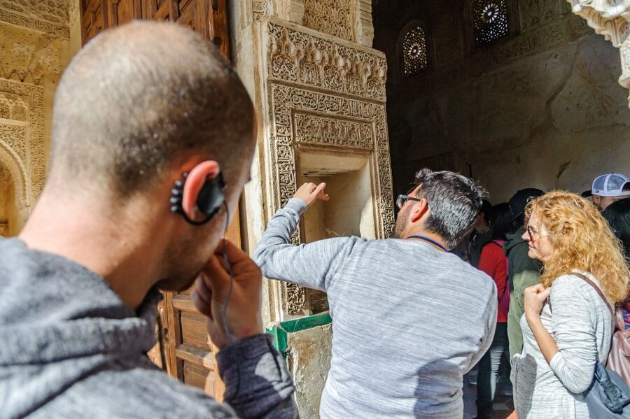 From Seville: Granada Day Trip Alhambra and Albaycin - Your 30 Minutes on Your Own: Use It for One Good Goal
