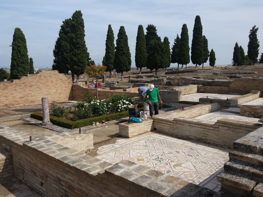 From Seville: Italica Roman City & Medieval Monastery Tour - Meeting up in Seville and building the right expectations