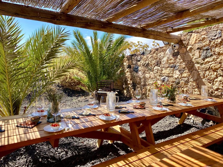 Fuerteventura: Tapas and Local Life Guided Tour - Live cooking show: green mojo and the Canarian garlic sauce lesson