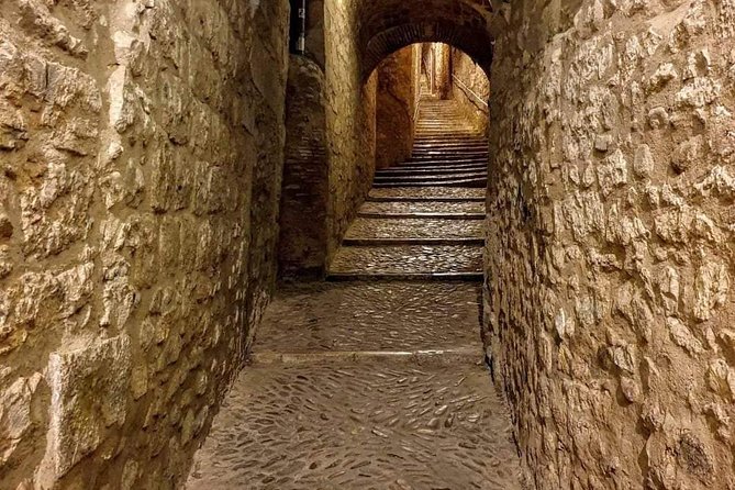 Game Of Thrones Walking Tour in Girona - Carrer Ferran el Catolic: Arabian Baths Turned Convent Space