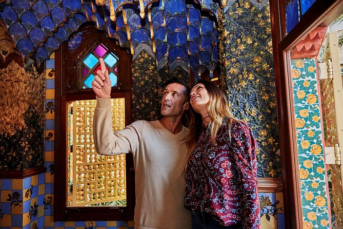 Gaudi´s Casa Vicens Skip the Line Ticket with Audioguide - Your audio guide setup: phone, QR code, Wi-Fi, and headphones