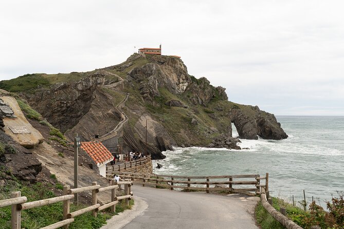 Gaztelugatxe, Mundaka and Gernika Tour from Bilbao - Weather and packing: how to be comfortable when the coast gets moody