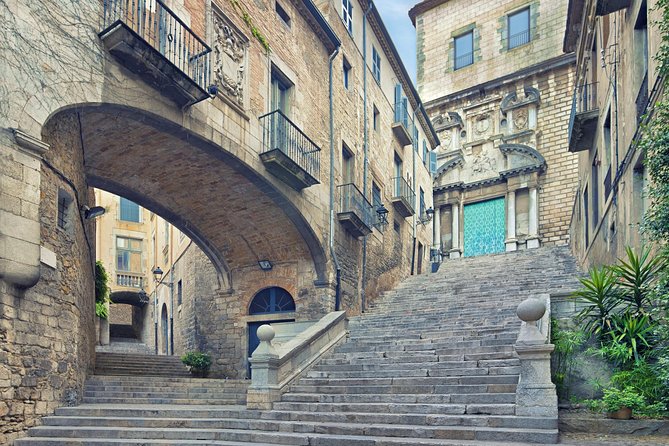 Girona and Dali Museum Full Day tour from Barcelona - Figueres and the Dalí Theatre-Museum: eggs outside, optical surprises inside