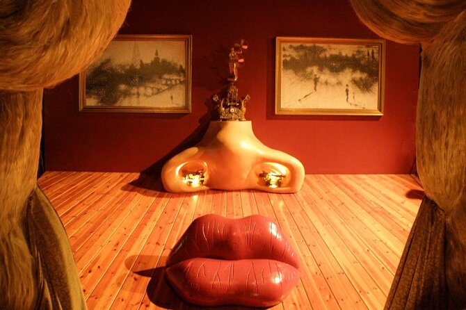 Girona & Dali Museum Small Group Tour with Pick-up from Barcelona - Quick stop culture: Arab Baths and archaeology, but in a practical way