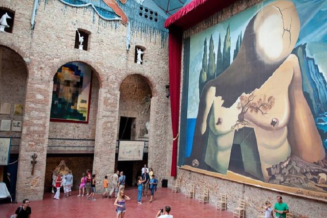 Girona & Dali Museum Small Group Tour with Pick-up from Barcelona - Dalí Theatre-Museum: where the weirdness has rules
