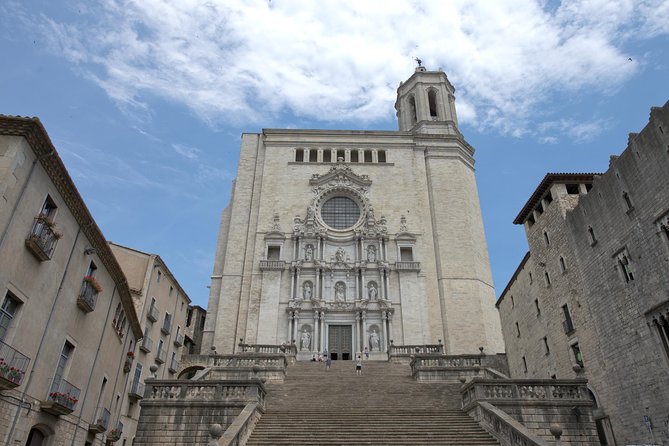 Girona Full Day Tour from Barcelona - Muralles de Girona and the Old Town walk: walls, plazas, and smart photo stops