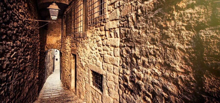 Girona: Game of Thrones Small Group Tour - Church of Sant Feliu and the Grand Staircase Look
