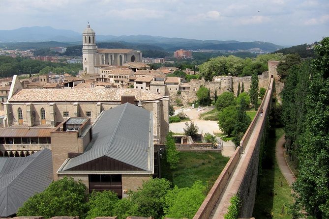 Girona History and Legends Tour Small Group from Girona - Girona in 2.5 Hours: A Legends-Based Orientation Walk