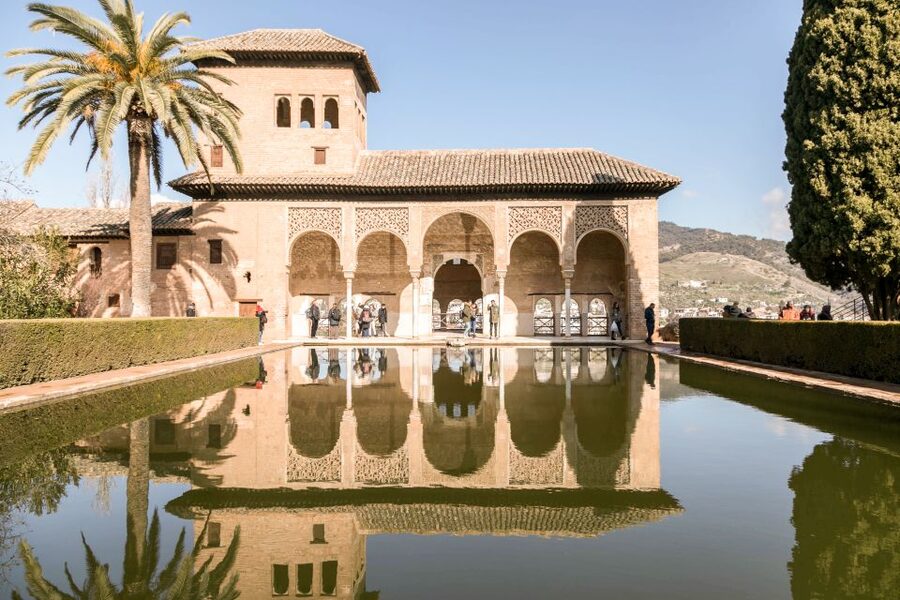 Granada: 3-Hour Alhambra and Generalife Gardens Guided Tour - What to bring, and what to leave behind