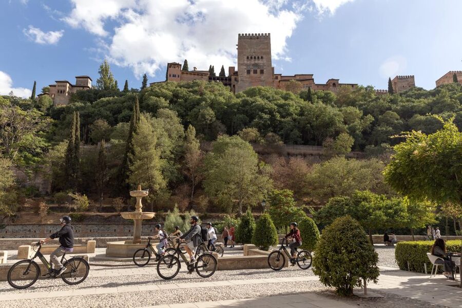 Granada: Albaicin and Sacromonte E-Bike Tour - Albaicín to Sacromonte by e-bike, the easy way to see the hard parts