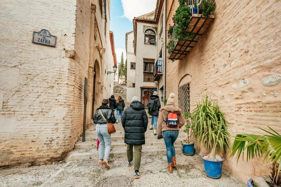 Granada: Albaicín and Sacromonte Guided Sunset Walking Tour - Mezquita Mayor de Granada: what to look for while you’re there
