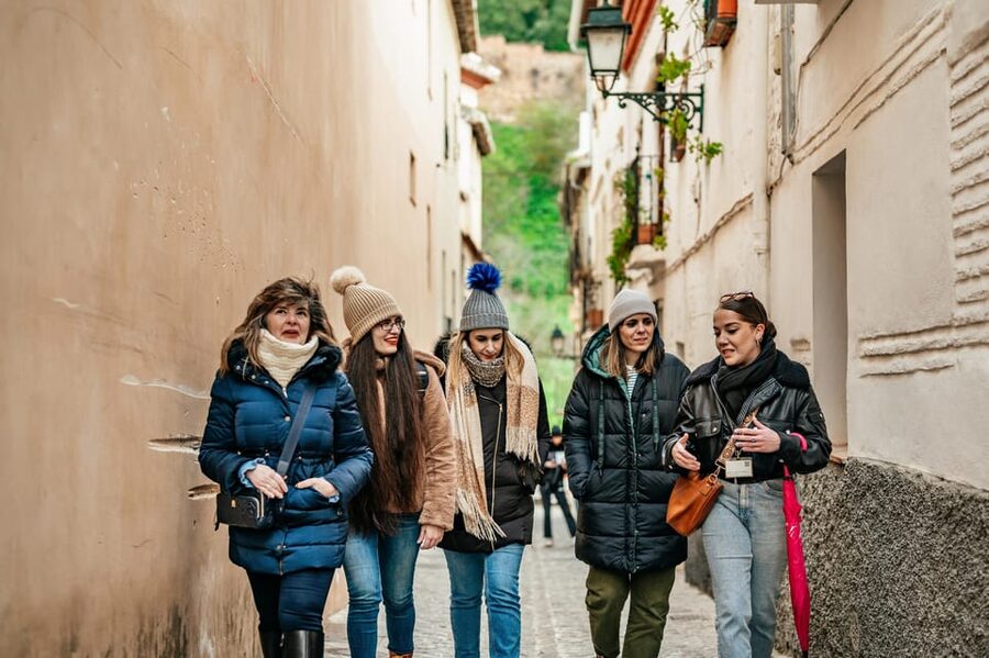 Granada: Albaicín and Sacromonte Guided Sunset Walking Tour - What I’d bring, based on how the walk actually feels