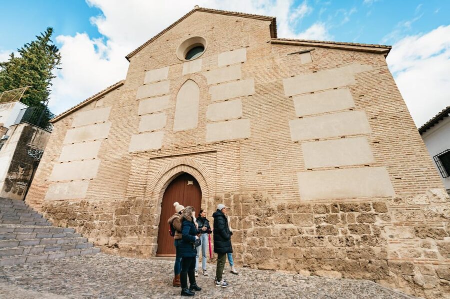 Granada: Albaicín and Sacromonte Guided Sunset Walking Tour - Price and value: why $17 can be a great deal