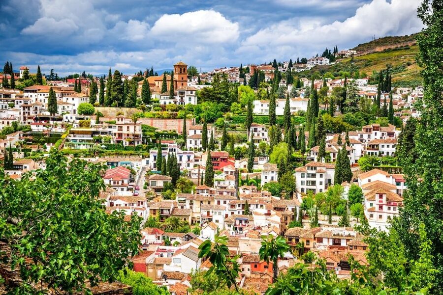 Granada: Albaicín and Sacromonte Walking Tour - Plaza Nueva and the alley-to-alley rhythm of the old quarter