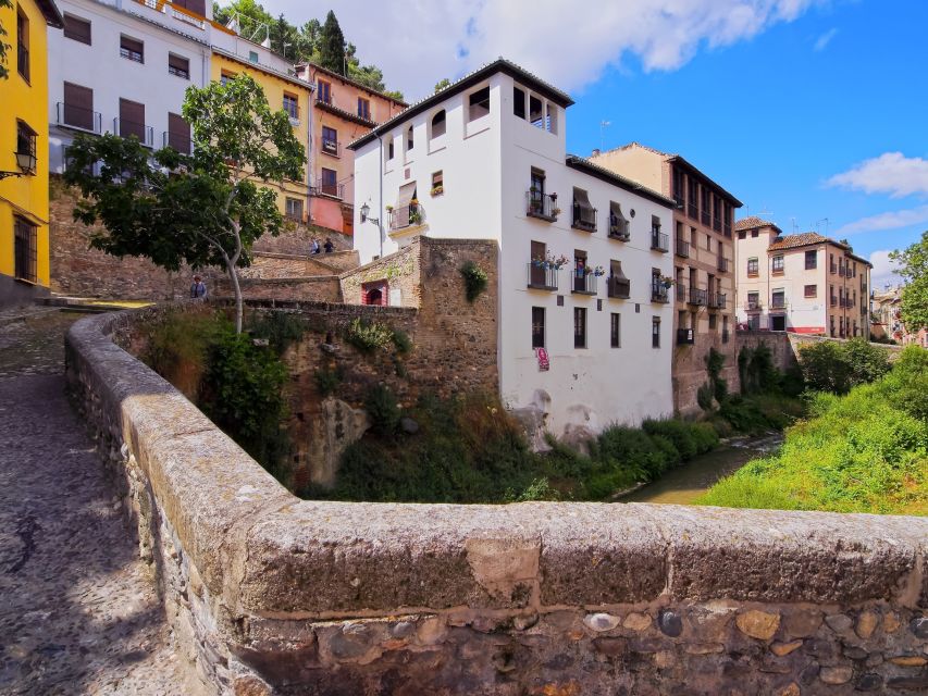 Granada: Albaicín and Sacromonte Walking Tour - Sacromonte caves, flamenco culture, and mountain living that feels real
