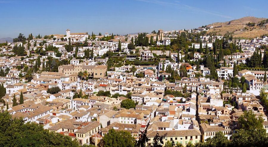 Granada: Albaicín and Sacromonte Walking Tour - Paseo de los Tristes and Carrera del Darro, the finish that feels earned