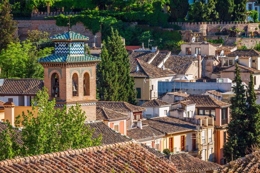 Granada: Albaicín and Sacromonte Walking Tour - Plaza Isabel la Católica, where you get oriented quickly