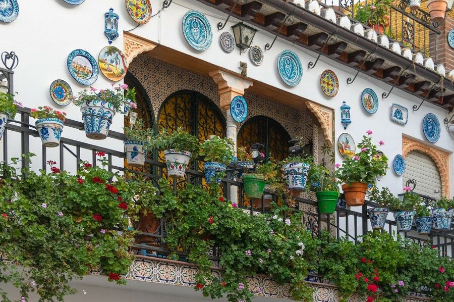 Granada: Albaicín, Sacromonte & Museum of Caves Walking Tour - Who should book this Granada cave-and-quarters walk