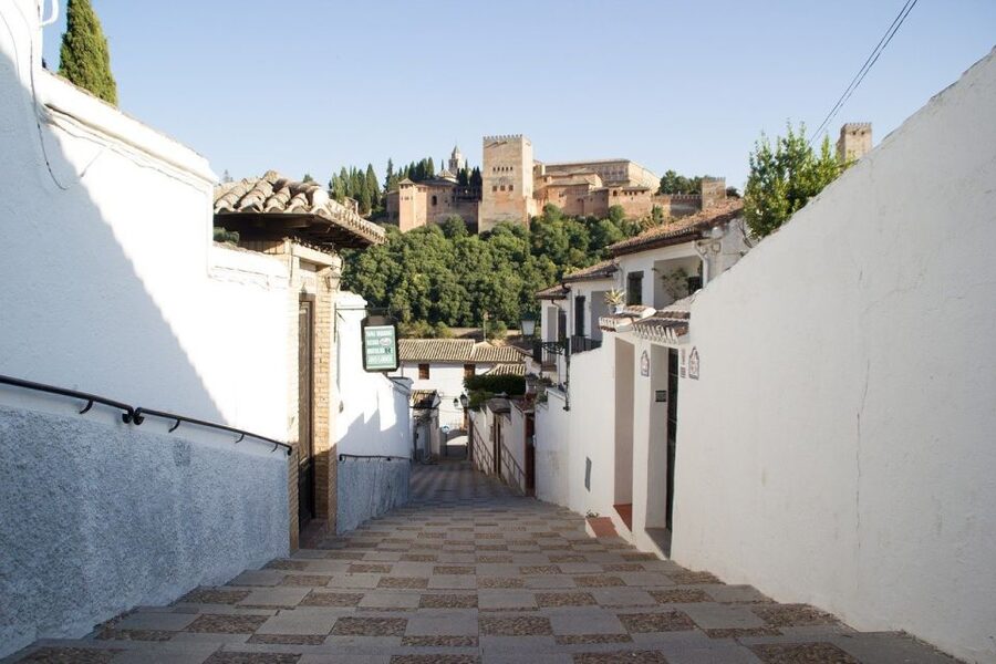 Granada: Albaicín, Sacromonte & Museum of Caves Walking Tour - Albaicín and Sacromonte views, organized into a walk you can handle