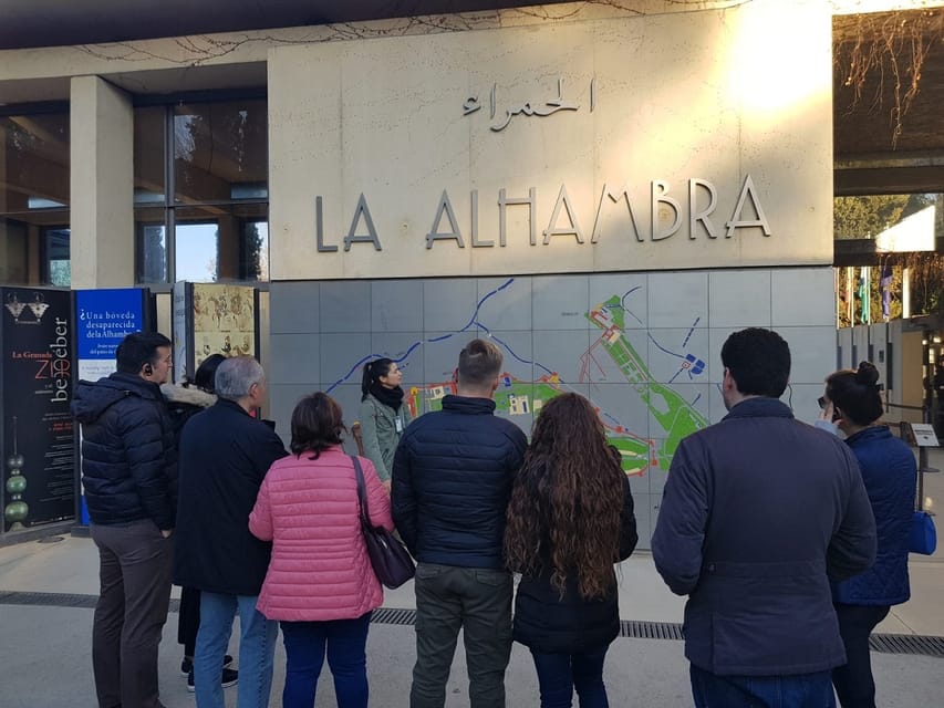 Granada: Alhambra and Albaicín Small Group Tour - Why a guided Alhambra beats a self-guided ticket