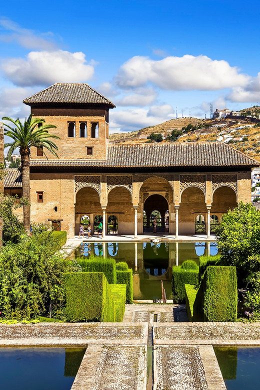 Granada: Alhambra and Albaicín Small Group Tour - Nasrid Palaces: where Islamic art becomes more than decoration