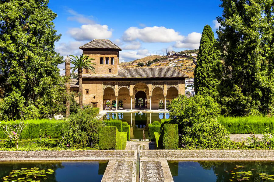 Granada: Alhambra and Albaicín Small Group Tour - Price and value: why $88 can make sense here
