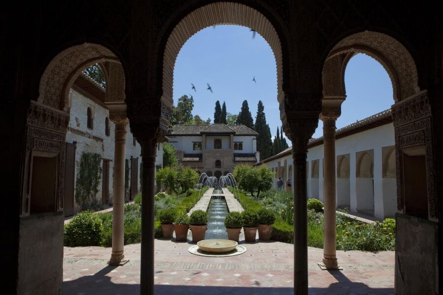 Granada Alhambra and Generalife Gardens Experience Tour - Should You Book This Alhambra and Generalife Tour?