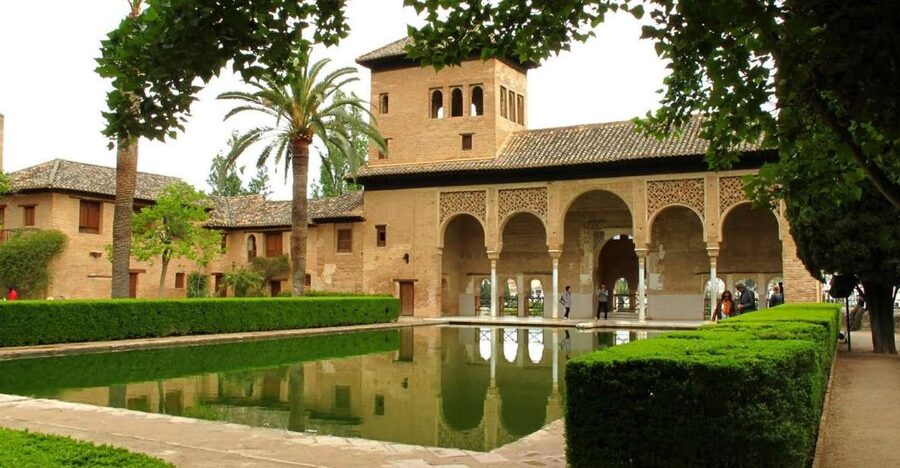 Granada: Alhambra and Generalife Gardens Guided Tour - What You See in 75 Minutes, and Why It Feels Worth It